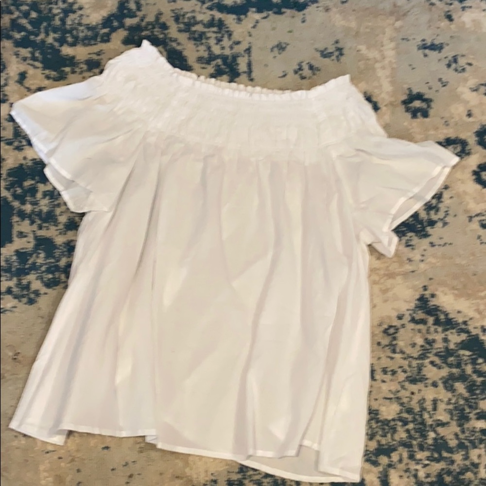 White flowy on or off the shoulder top NWOT